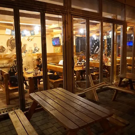 Auberge de jeunesse Dominant With Free Parking For Preregistered Drivers & Garage With Cctv