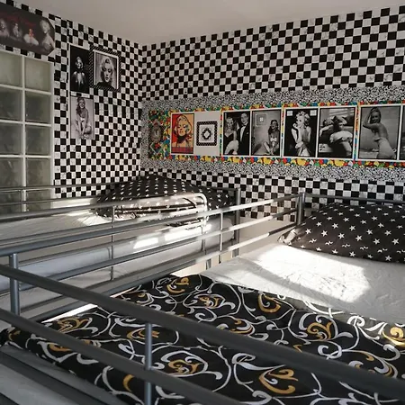 Dominant With Free Parking For Preregistered Drivers & Garage With Cctv Auberge de jeunesse Bratislava