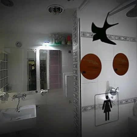 Dominant With Free Parking For Preregistered Drivers & Garage With Cctv Hostel