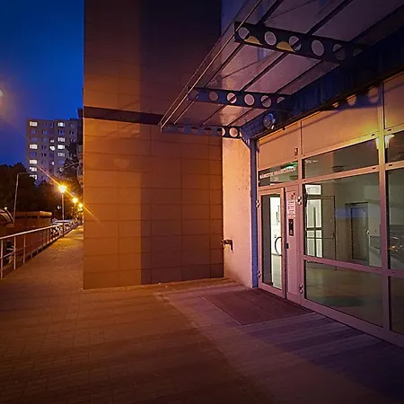 Penzión pre hostí Dominant With Free Parking For Preregistered Drivers & Garage With Cctv Bratislava