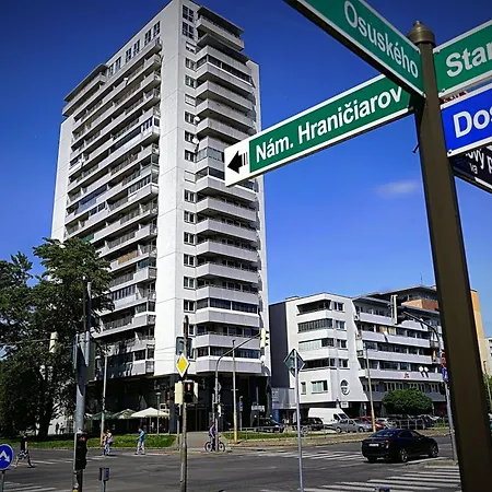 Penzión pre hostí Dominant With Free Parking For Preregistered Drivers & Garage With Cctv 3*