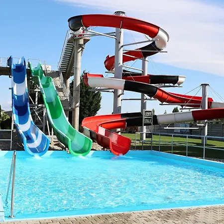 Dominant With Free Parking For Preregistered Drivers & Garage With Cctv 3* براتسيلافا