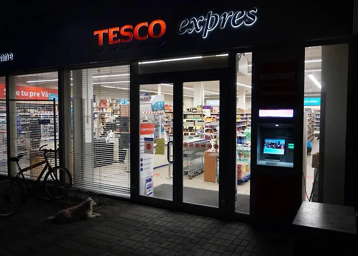 Dominant With Free Parking For Preregistered Drivers & Garage With Cctv Maison d'hôtes