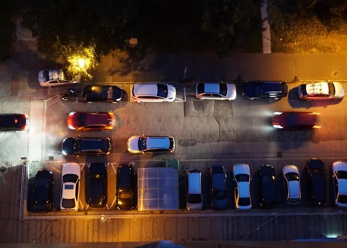 Dominant With Free Parking For Preregistered Drivers & Garage With Cctv