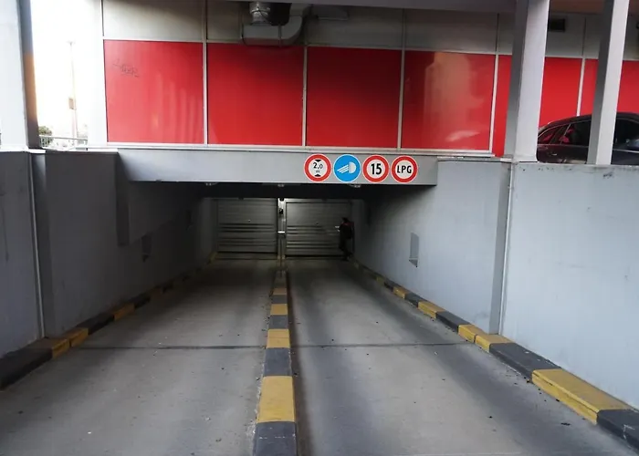 Vendégház Dominant With Free Parking For Preregistered Drivers & Garage With Cctv