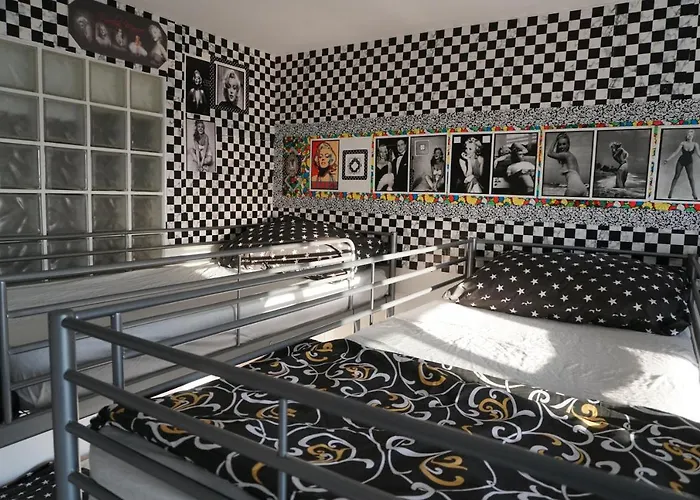 Dominant With Free Parking For Preregistered Drivers & Garage With Cctv Gæstehus Bratislava