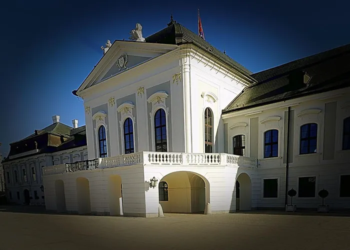 Dominant With Free Parking For Preregistered Drivers & Garage With Cctv Gasthuis Bratislava