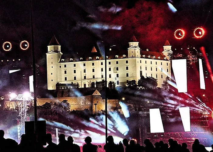 Dominant With Free Parking For Preregistered Drivers & Garage With Cctv 3*