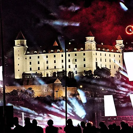 Dominant With Free Parking For Preregistered Drivers & Garage With Cctv 3*