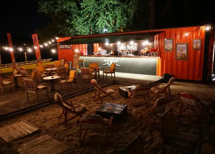 Dominant With Free Parking For Preregistered Drivers & Garage With Cctv Гостевой дом 3*