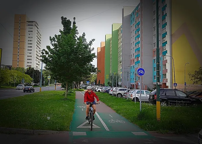 Dominant With Free Parking For Preregistered Drivers & Garage With Cctv 3* Братислава