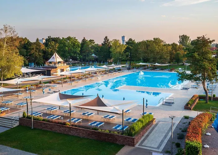 Гостевой дом Dominant With Free Parking For Preregistered Drivers & Garage With Cctv 3*