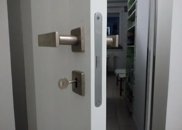 Гостевой дом Dominant With Free Parking For Preregistered Drivers & Garage With Cctv 3*