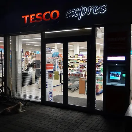 Dominant With Free Parking For Preregistered Drivers & Garage With Cctv Pensiune