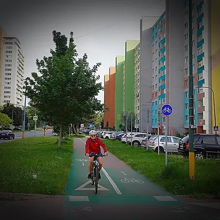 Dominant With Free Parking For Preregistered Drivers & Garage With Cctv 3* Bratislava