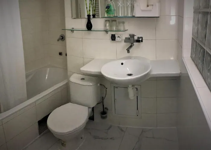 Casa de hóspedes Dominant With Free Parking For Preregistered Drivers & Garage With Cctv 3*